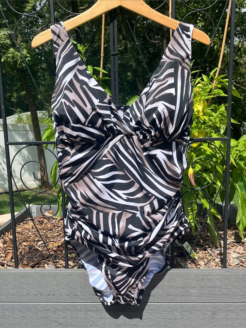 Miraclesuit Nora Safari Plus Sized One Piece Swimsuit Size 16W Animal Print